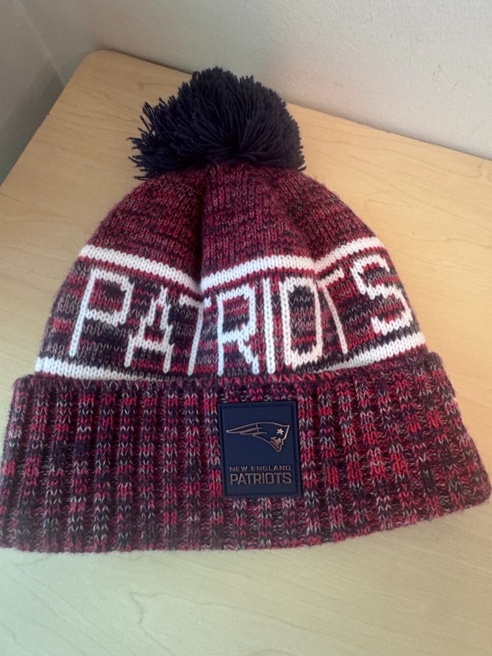 New Era New England Patriots 2025 Sideline Pom Knit Hat – White & Red – Unisex